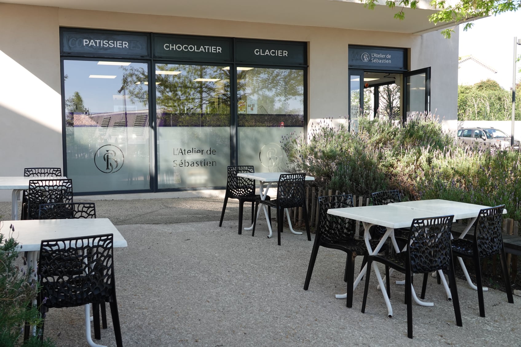 terrasse ombragé vue sur le canal du midi